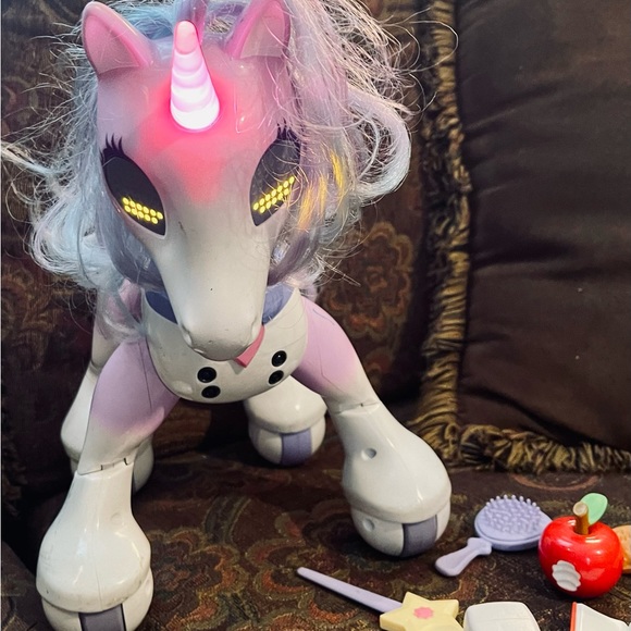 Zoomer Enchanted Interactive Unicorn - Picture 2 of 5